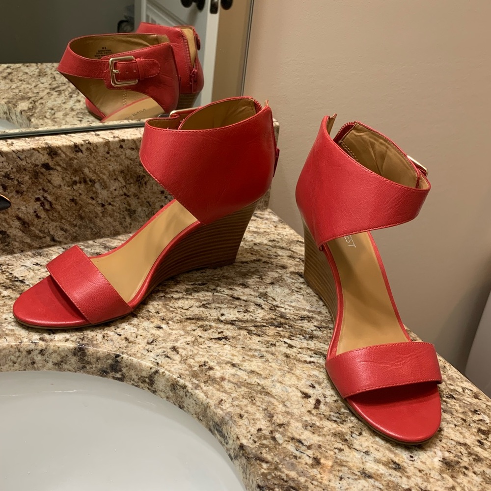 Nine West Red wedges